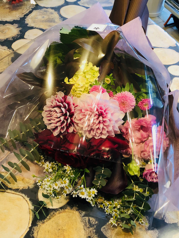 南栄へお祝い用花束のお届け